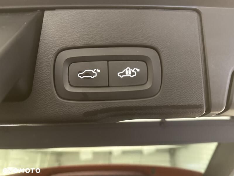 Volvo XC 60 B4 B R-Design - 22