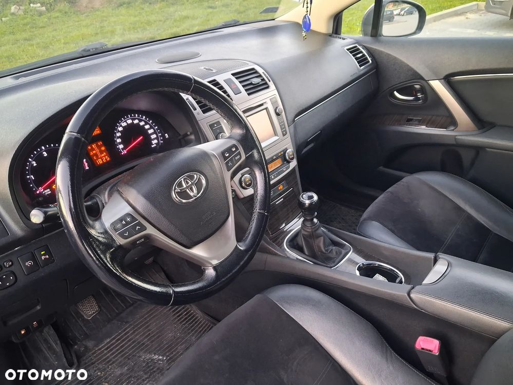 Toyota Avensis 2.0 D-4D Premium - 11