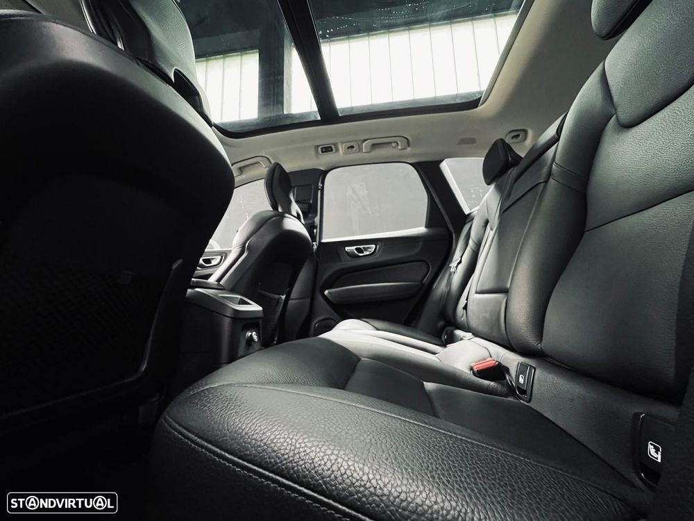 Volvo XC 60 2.0 T8 PHEV Momentum Plus AWD - 42