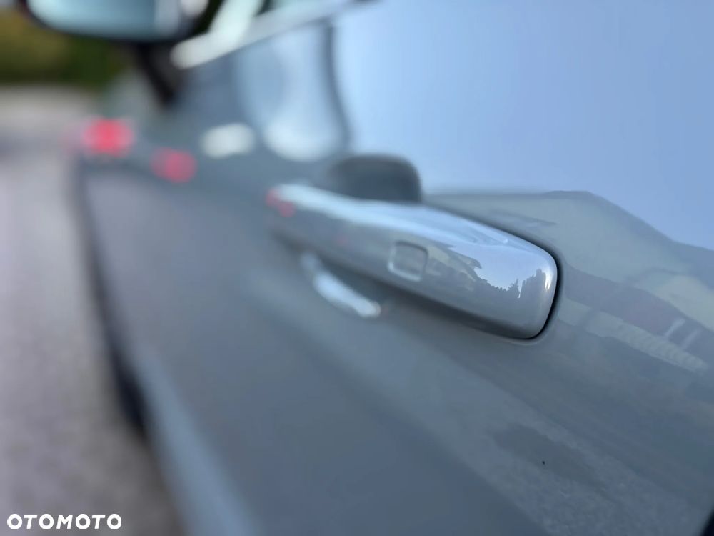 Volvo XC 60 B4 D AWD Plus Dark - 34