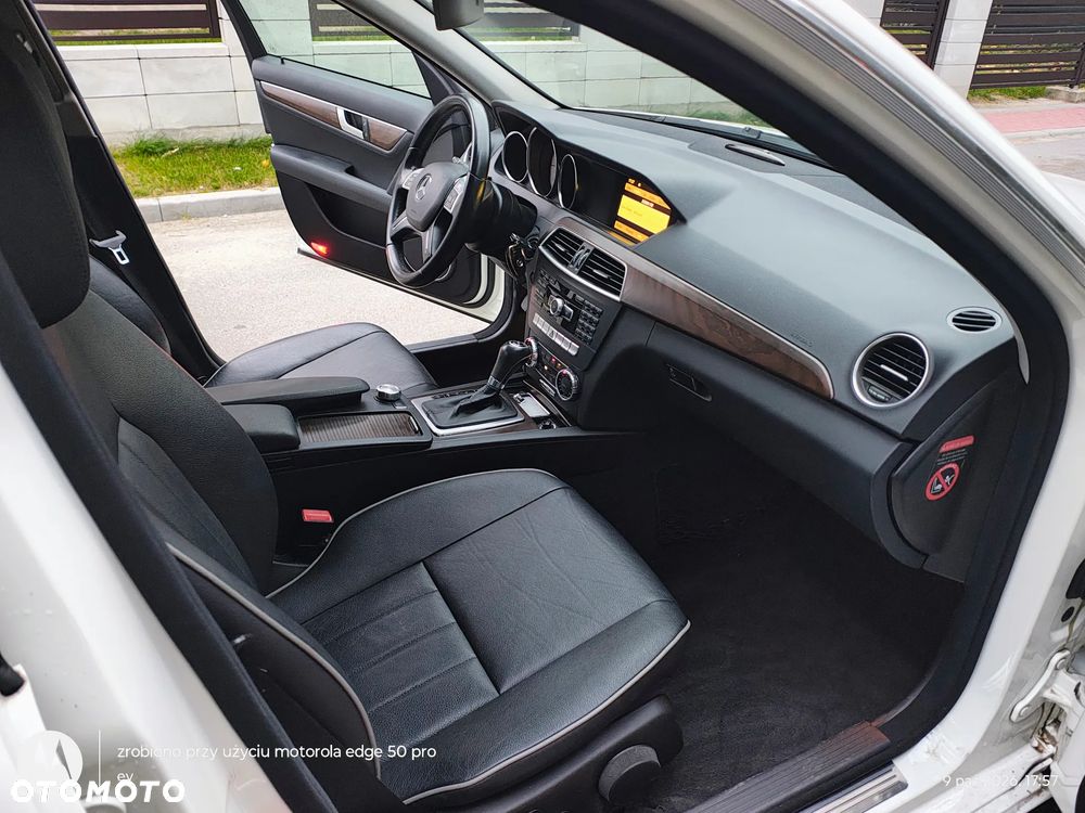 Mercedes-Benz Klasa C 300 CDI BlueEff 4-Matic Avantgarde - 19