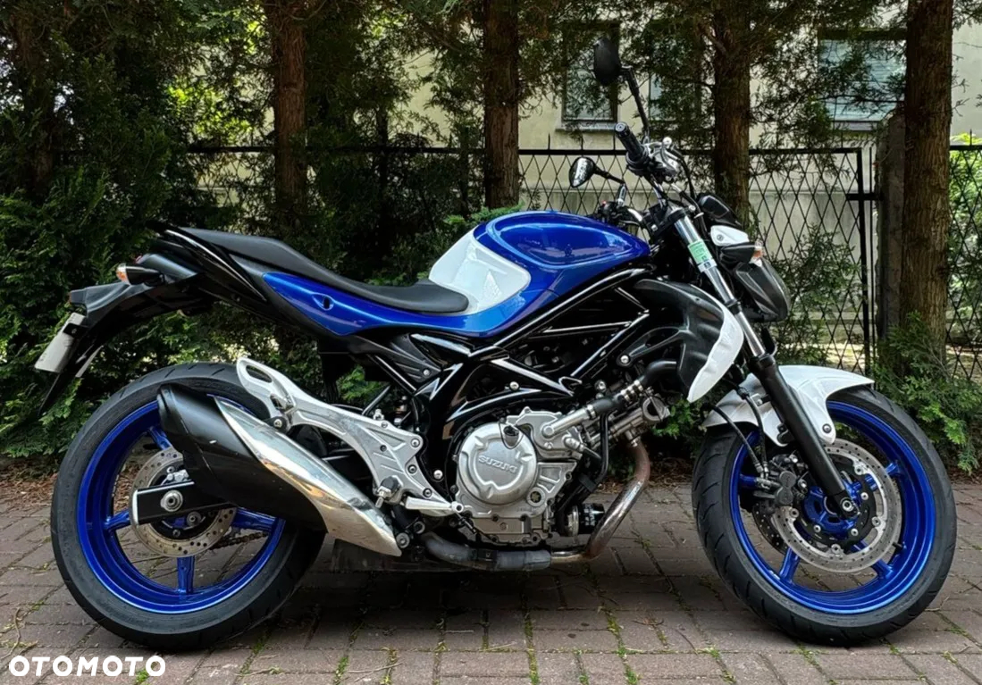 Suzuki Gladius - 2