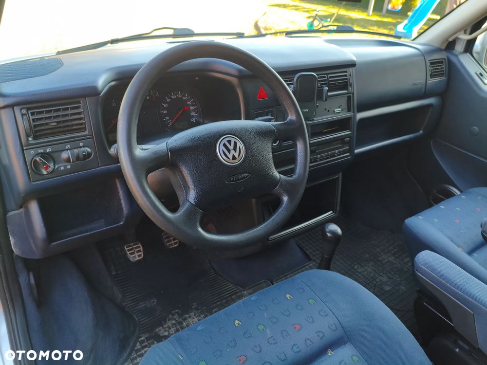 Volkswagen Caravelle - 10