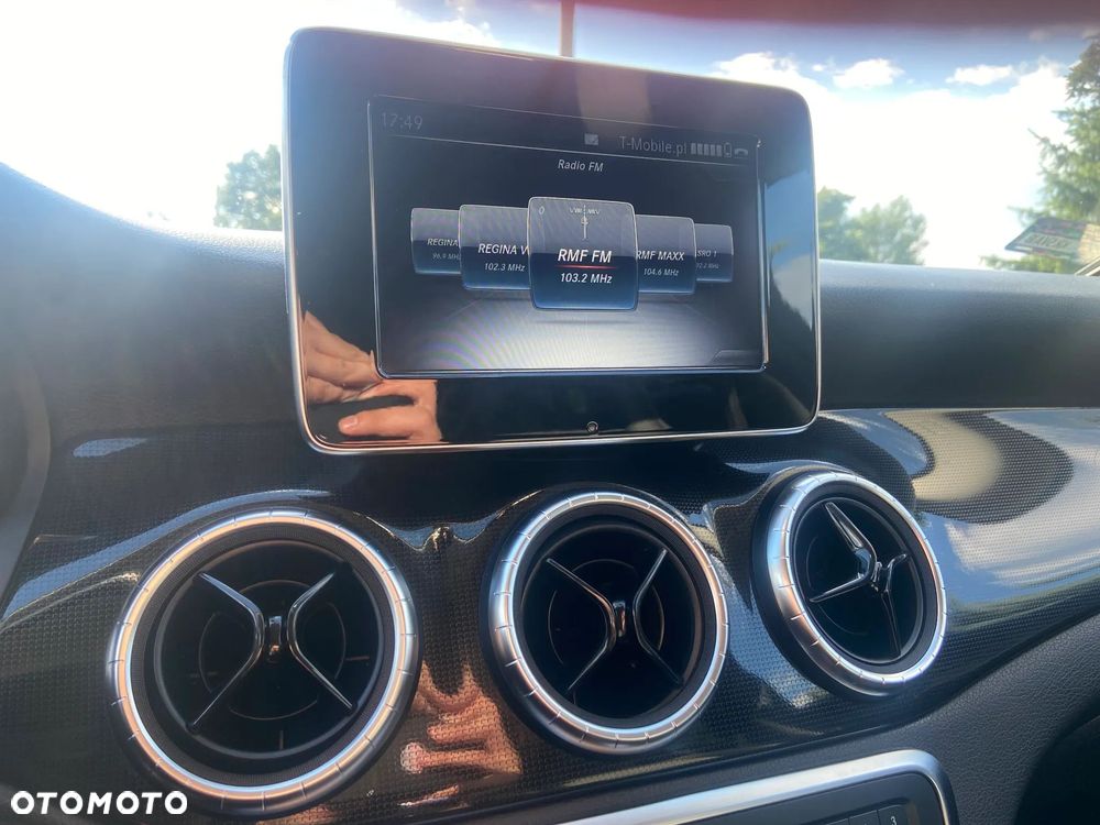 Mercedes-Benz CLA 180 7G-DCT - 13