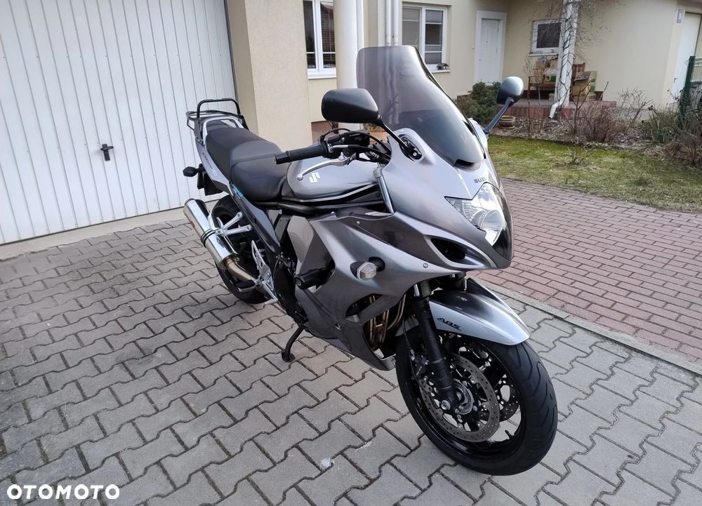 Suzuki GSX - 6