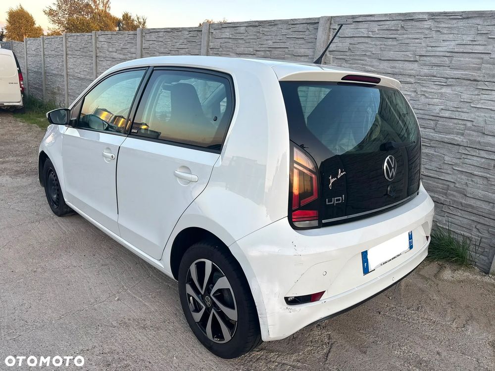 Volkswagen up! Active - 36