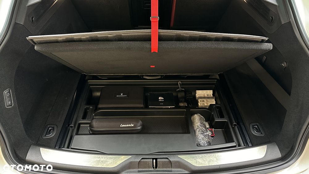 Maserati Levante Q4 Executive - 23