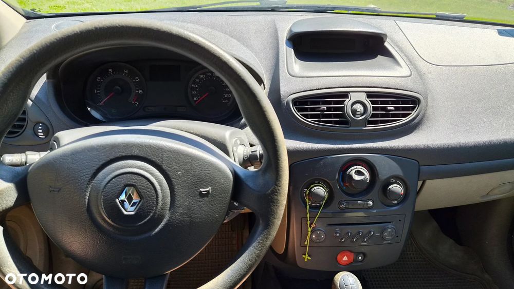Renault Clio 1.2 16V Authentique - 3