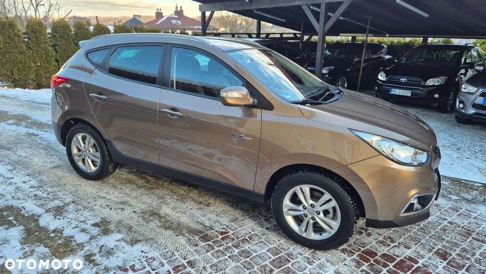 Hyundai ix35 1.7 CRDi 2WD blue Finale Gold - 4