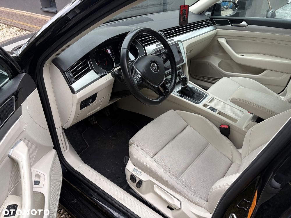 Volkswagen Passat 2.0 TDI SCR Comfortline - 9