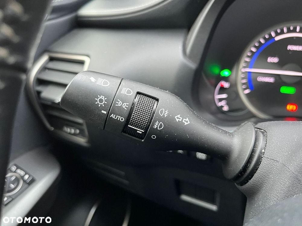 Lexus NX 300h Elite AWD - 28