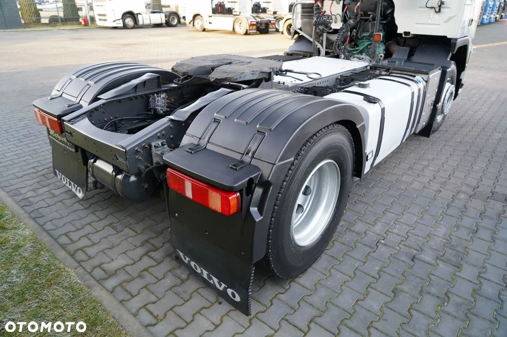 Volvo FM 380 / PEŁNY ADR  / KABINA DZIENNA / I-SHIFT / 13 LITROWY / - 16