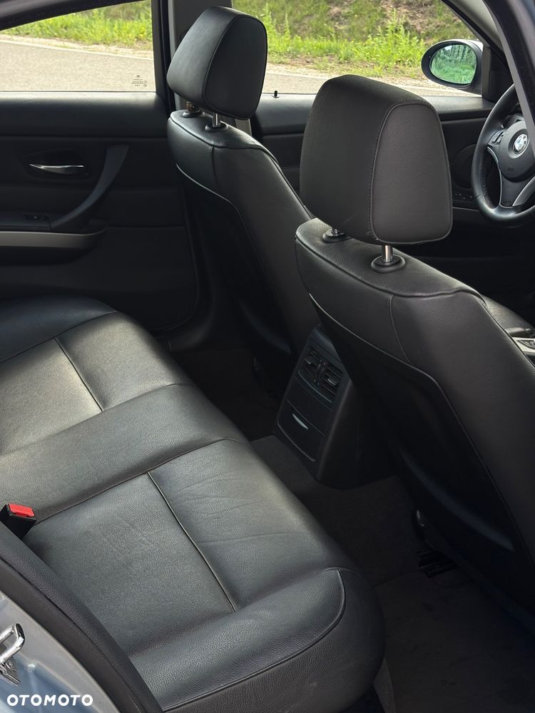 BMW Seria 3 320i - 12