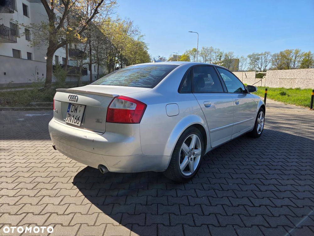 Audi A4 Limousine - 3