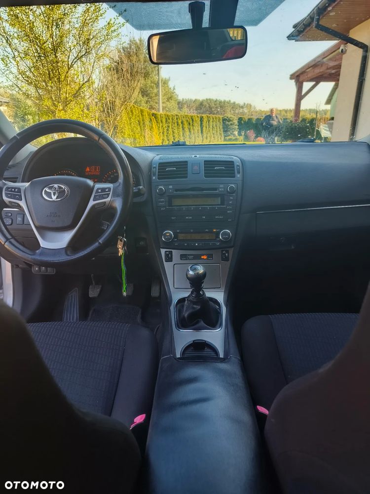 Toyota Avensis 2.0 D-4D - 11
