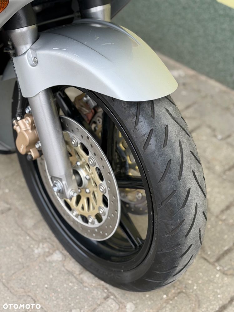 Honda VFR - 3