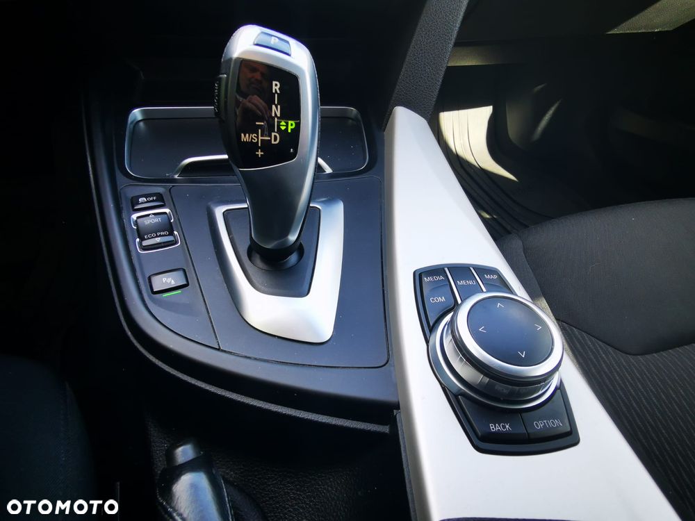 BMW 3GT 320i GPF xDrive Advantage - 22
