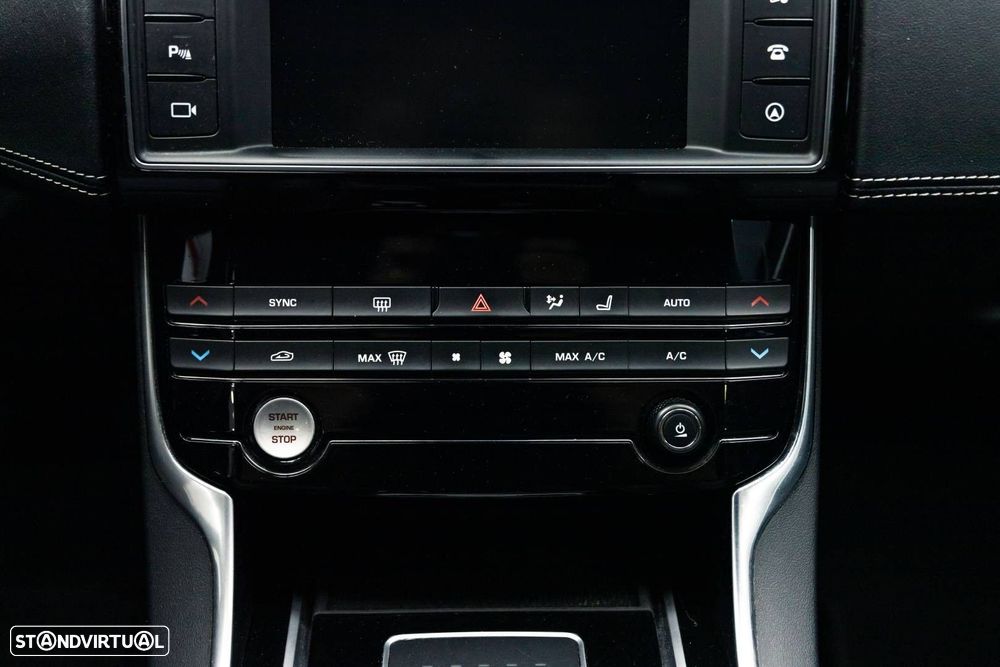 Jaguar XE 2.0 D R-Sport Aut. - 39