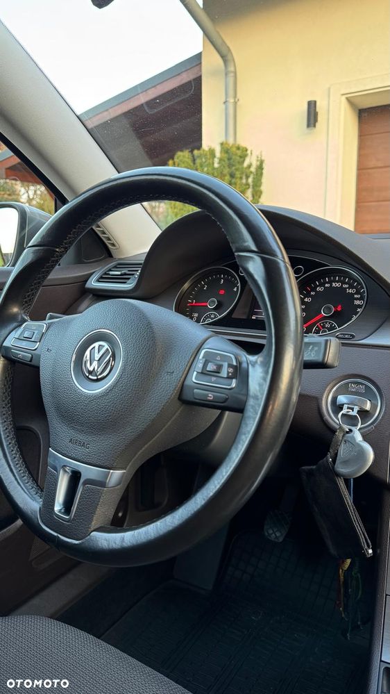 Volkswagen Passat 2.0 TDI Comfortline - 12