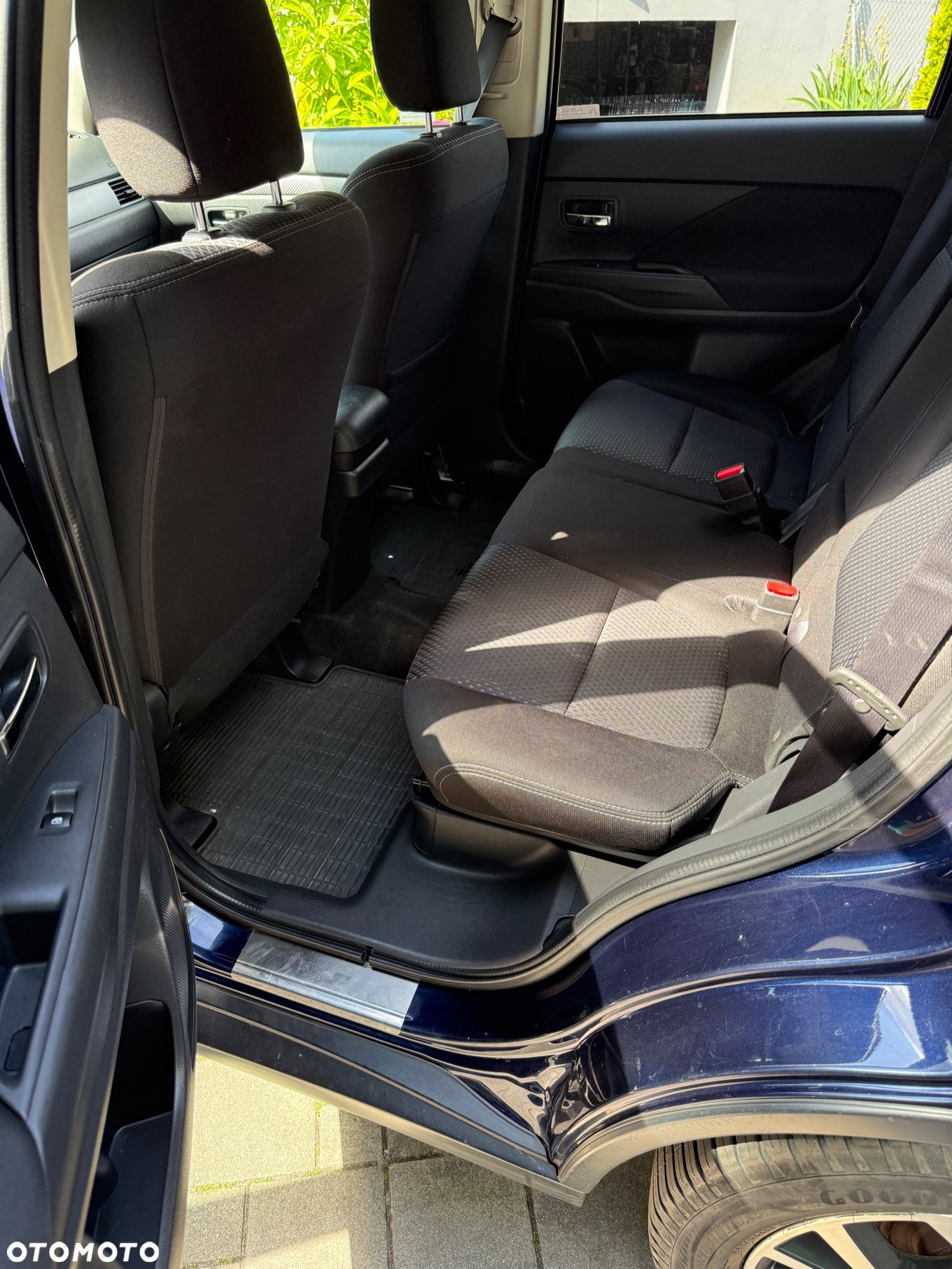 Mitsubishi Outlander 2.0 Instyle + 4WD CVT - 28