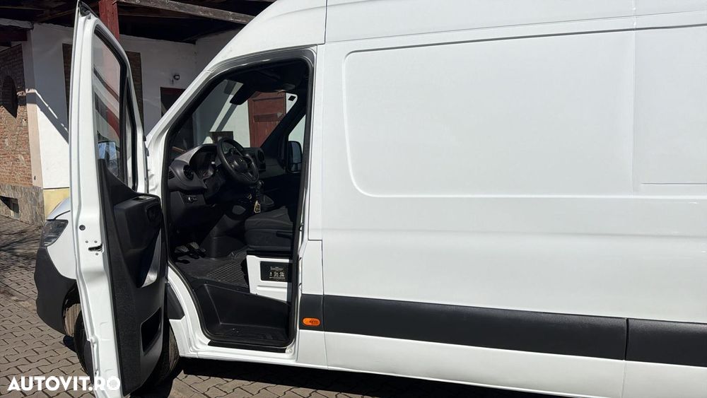 Mercedes-Benz Sprinter - 2