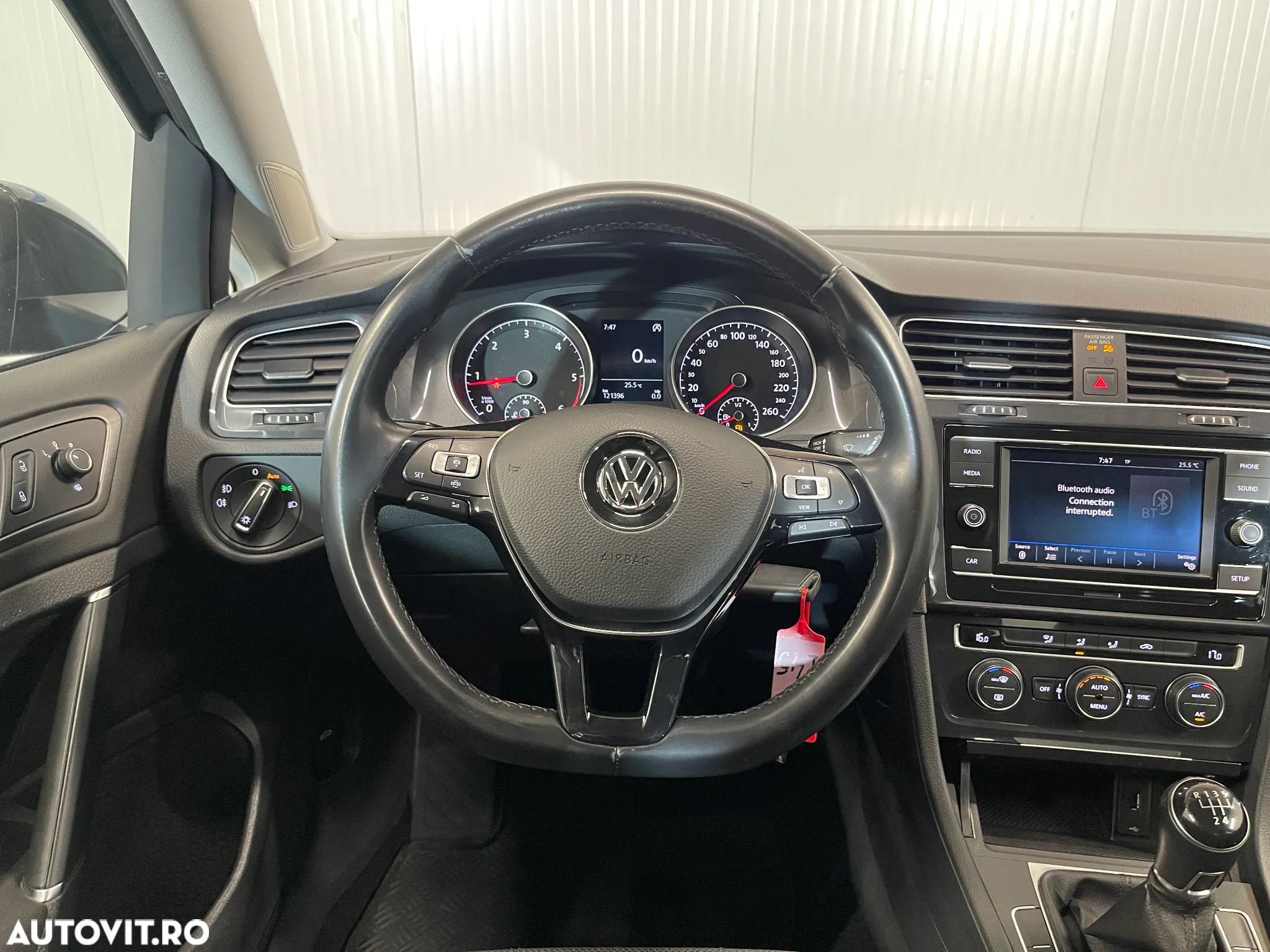 Volkswagen Golf 1.6 TDI Comfortline - 6