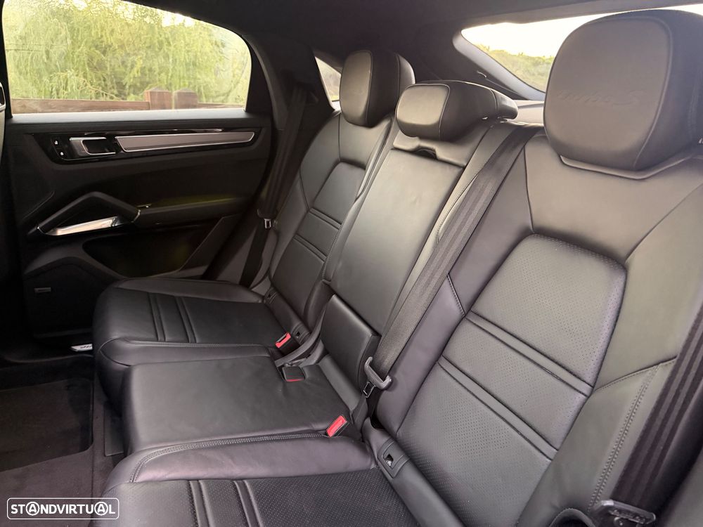 Porsche Cayenne Coupé Turbo S E-Hybrid - 36