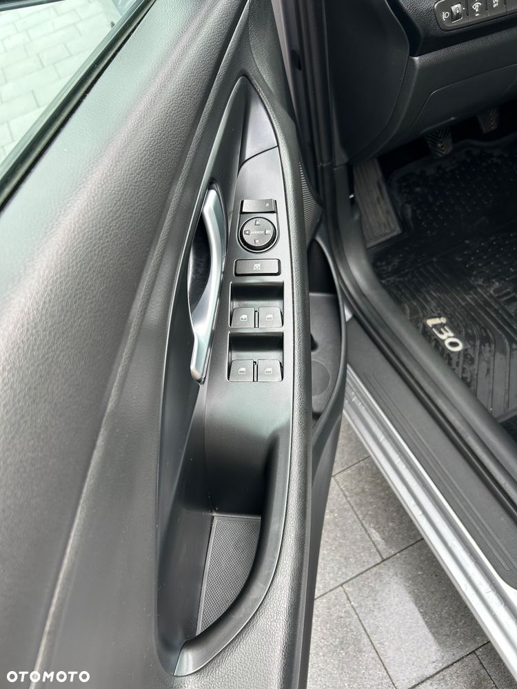 Hyundai i30 1.5 DPI Classic + - 9