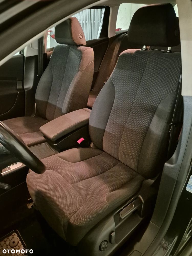 Volkswagen Passat 2.0 TDI DPF Highline - 9