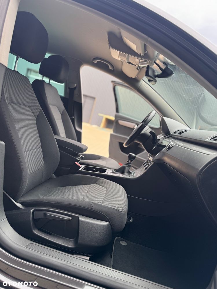 Volkswagen Passat 1.4 TSI Comfortline R-Style - 23