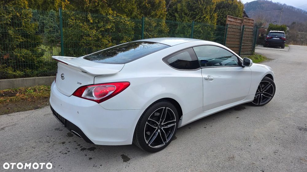 Hyundai Genesis Coupe - 5