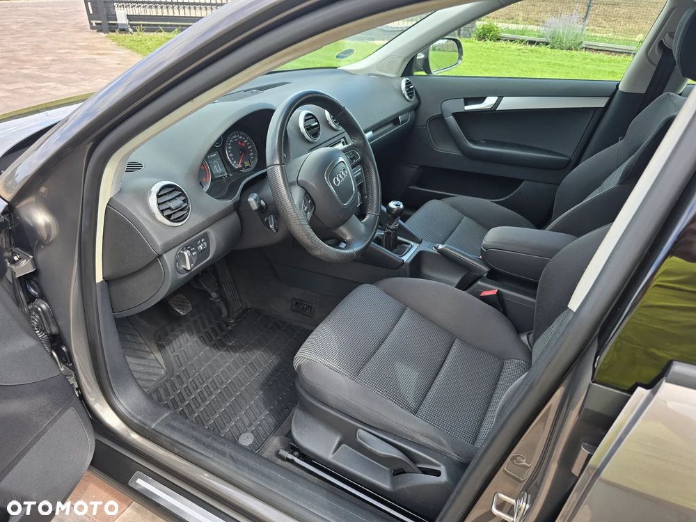Audi A3 Sportback 2.0 TDI Ambiente - 8