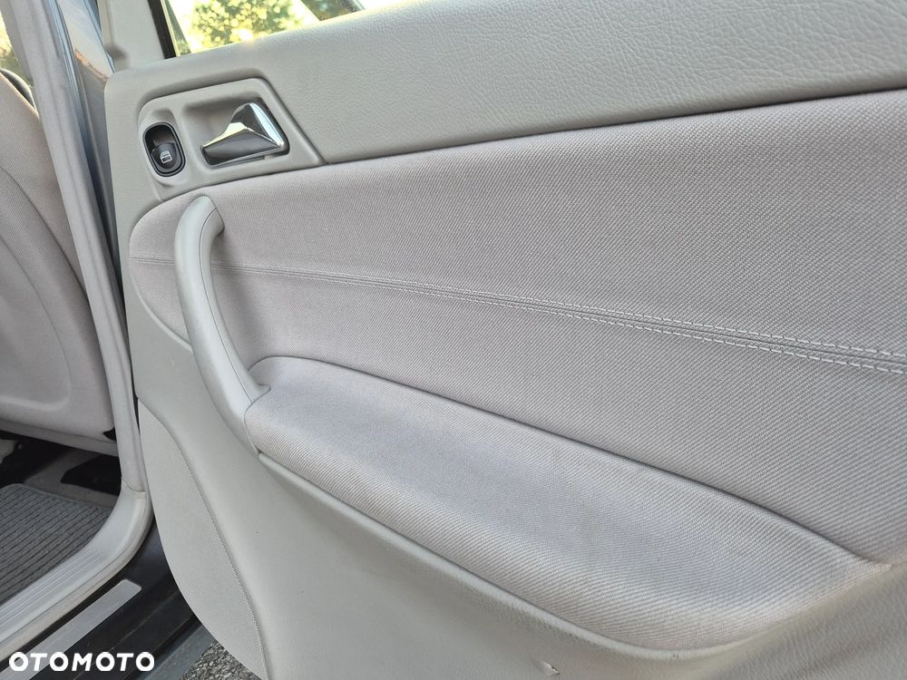 Mercedes-Benz Klasa C 200 CDI Automatik Classic - 21