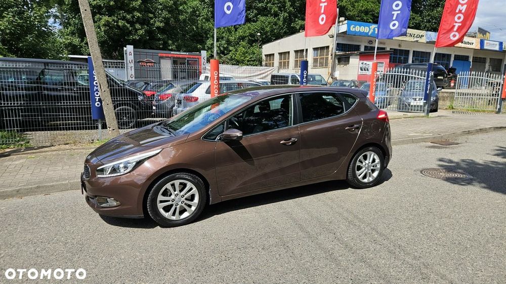 Kia Ceed 1.6 CRDi 128 Dream Team Edition - 2