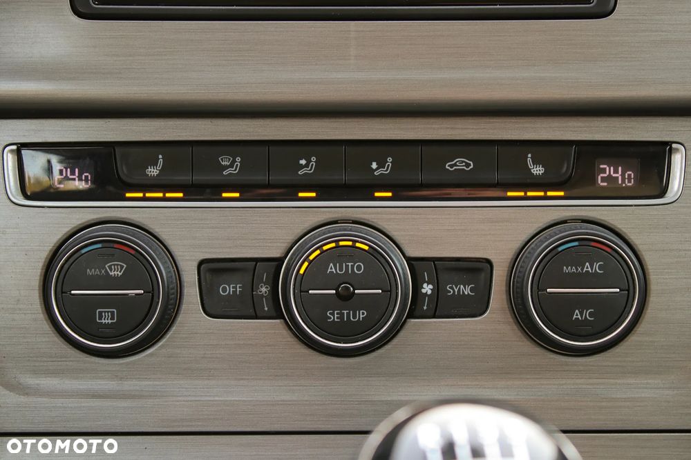 Volkswagen Golf 2.0 BlueTDI Highline - 22