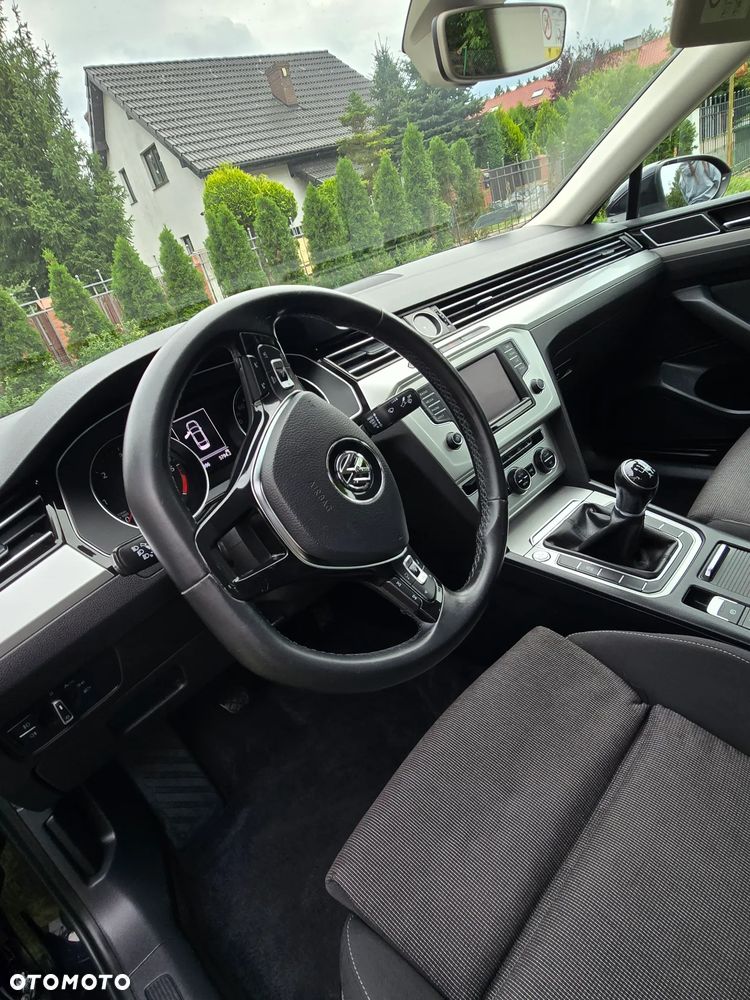Volkswagen Passat 2.0 TDI SCR Comfortline - 8