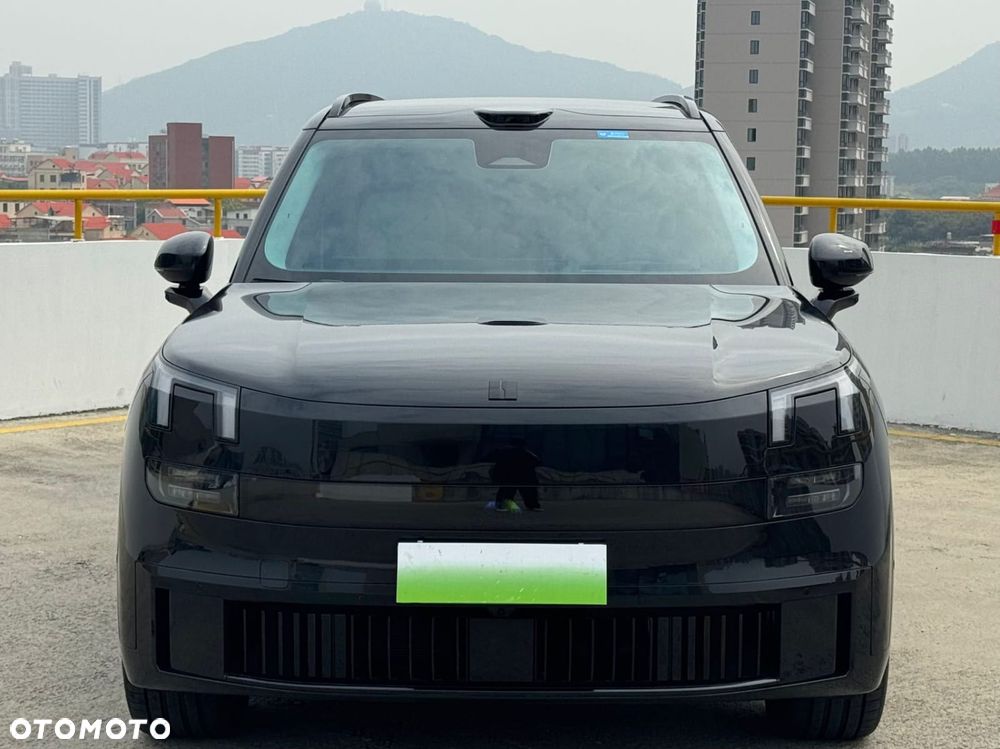 Lynk & Co 900 - 8