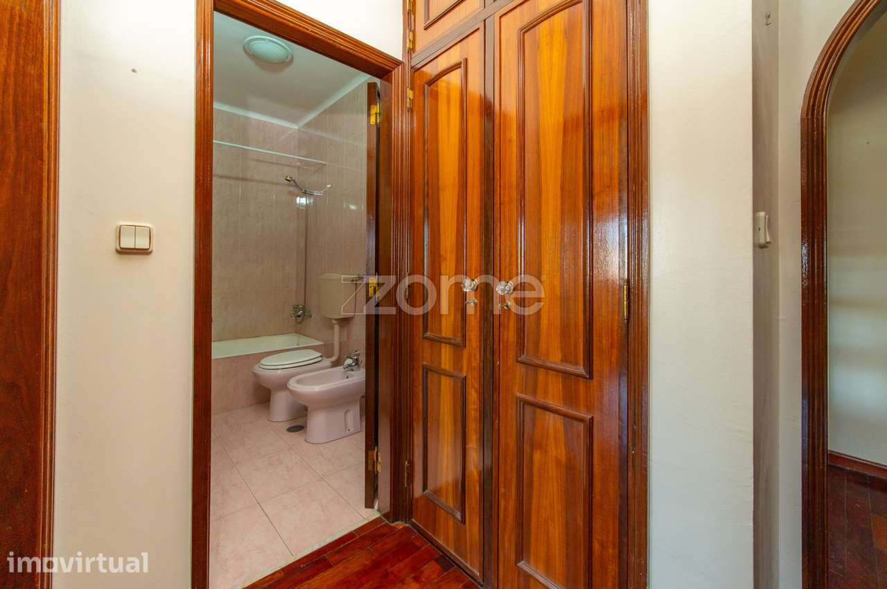 T2 de 99 m² num 8.º andar em Carnaxide, junto a escola e transportes - Grande imagem: 3/27
