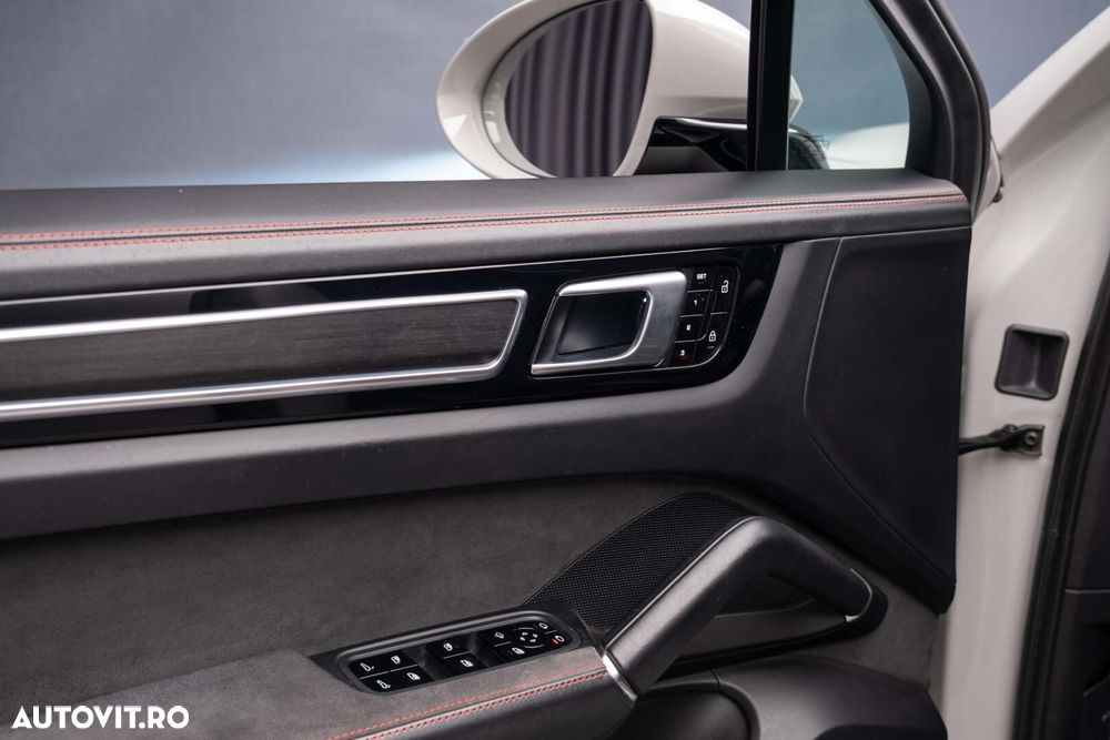 Porsche Cayenne Coupe - 16