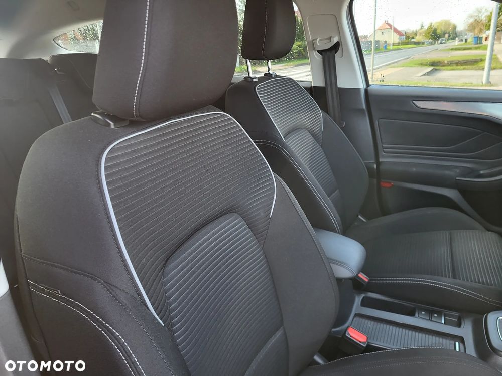 Ford Focus 1.0 EcoBoost Hybrid TITANIUM - 24