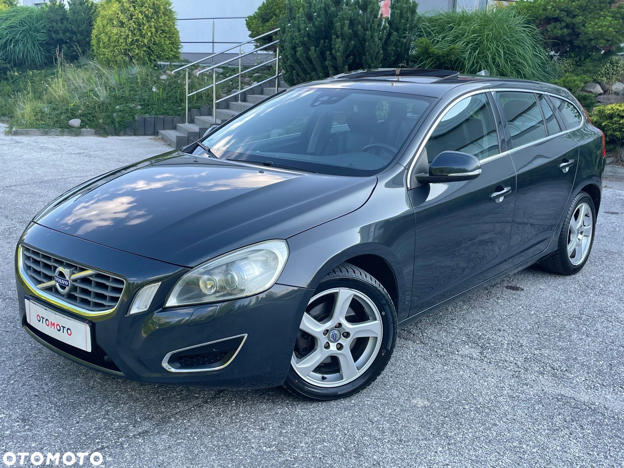 Volvo V60 D3 Geartronic Summum - 1
