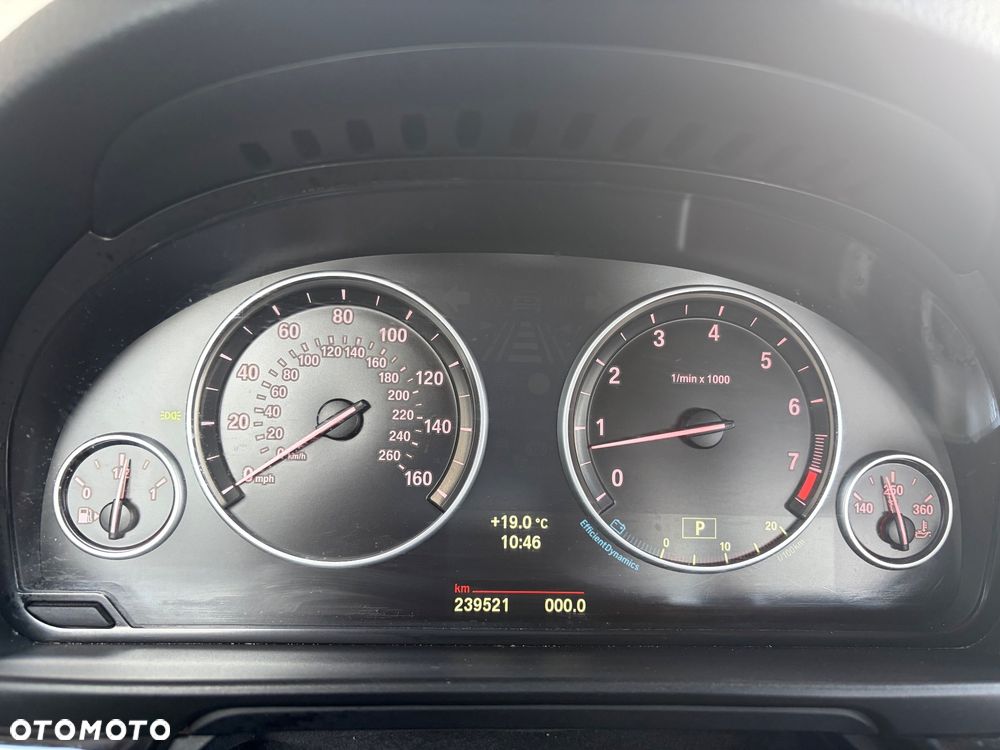 BMW Seria 5 528i Luxury Line - 15