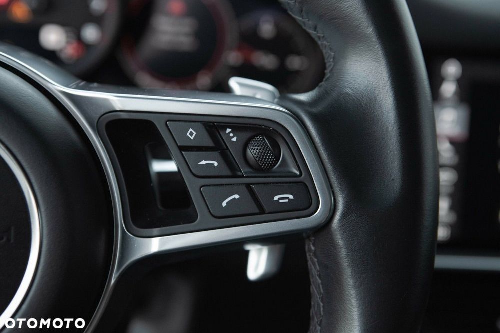 Porsche Cayenne - 25