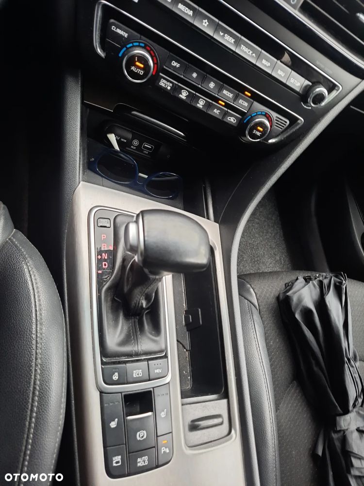 Kia Optima Plug-in Hybrid - 12