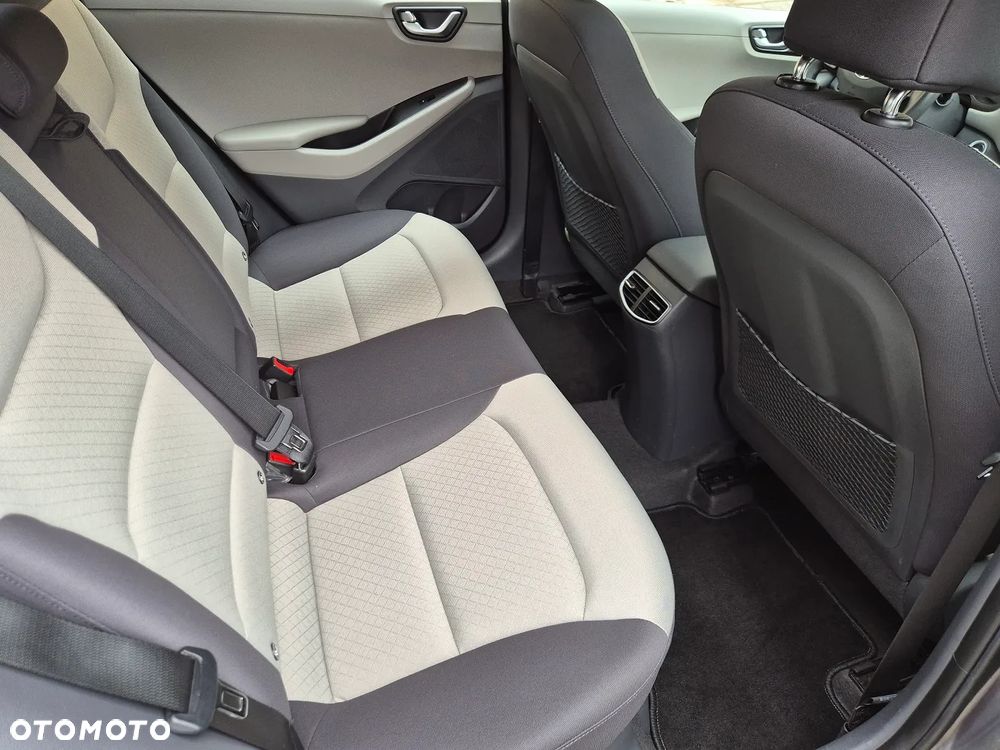 Hyundai IONIQ - 33