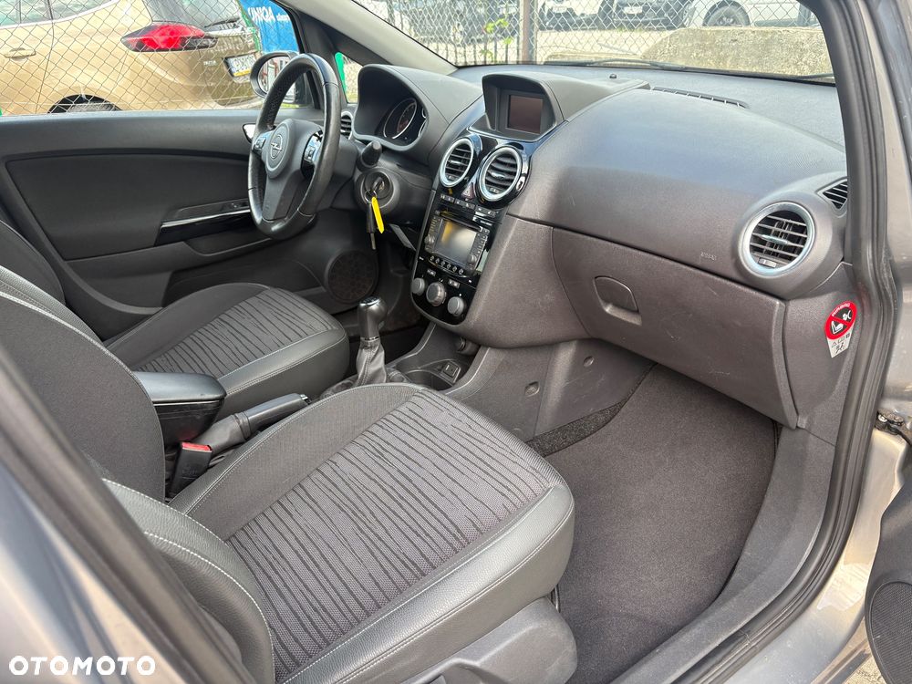 Opel Corsa 1.4 T Cosmo S&S - 24