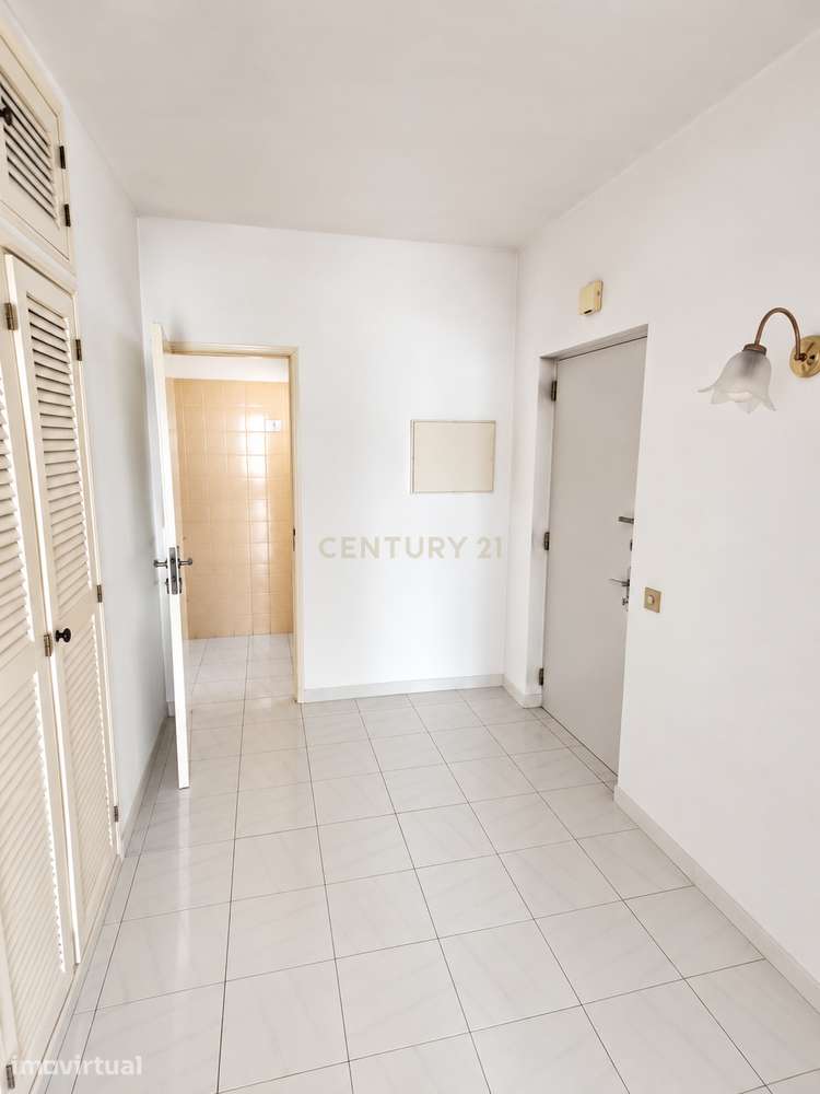 Apartamento T1 em Portimão com Piscina e Estacionamento - Grande imagem: 2/15