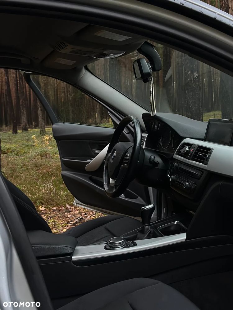 BMW Seria 3 320d Efficient Dynamics - 12