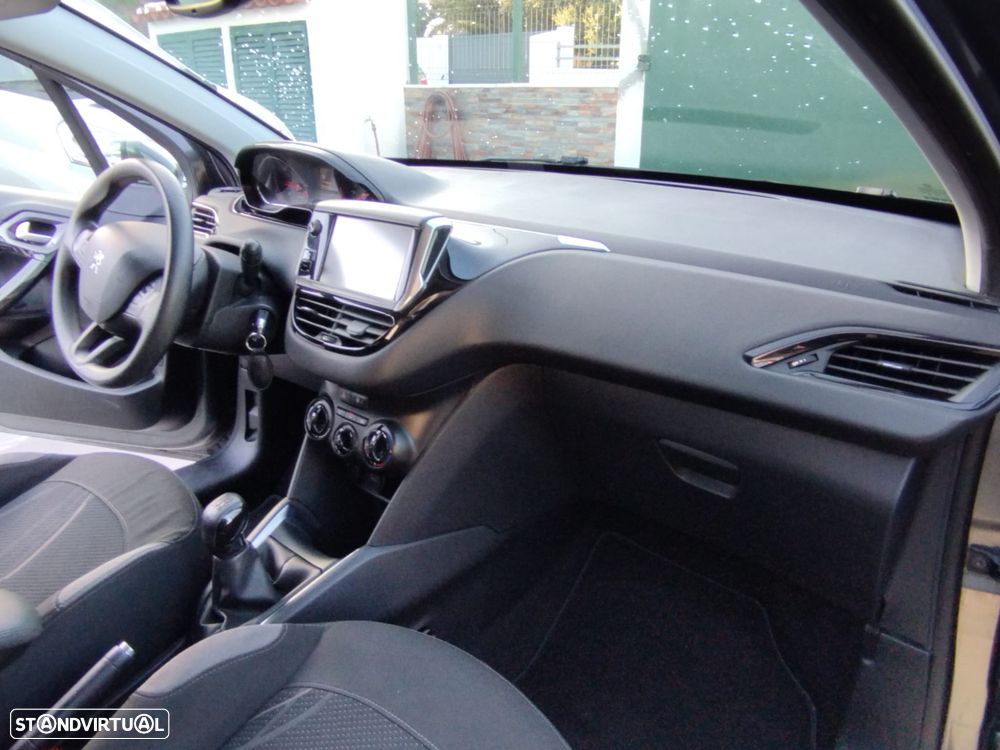Peugeot 208 - 29