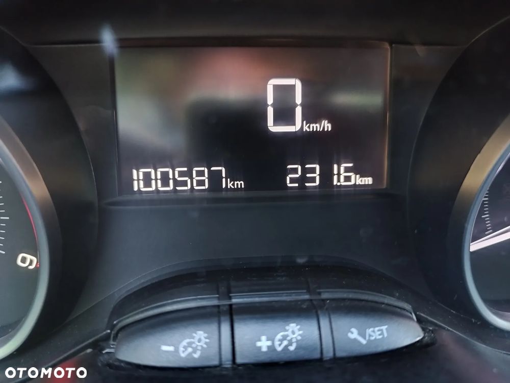 Peugeot 2008 PureTech 130 GPF Stop&Start Signature - 16